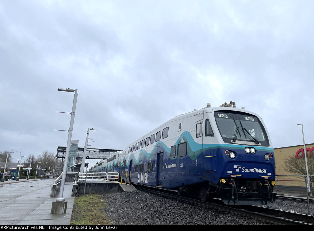 Sounder Train #1518 is about to depart Kent Station for Seattles King Street Terminal